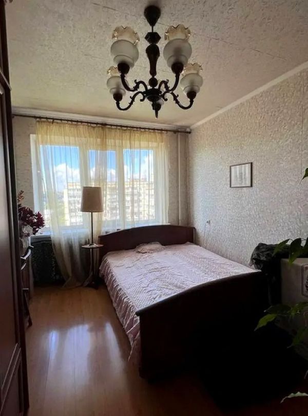 Продажа 3-комнатной квартиры 72 м², Александра Поля просп., 44