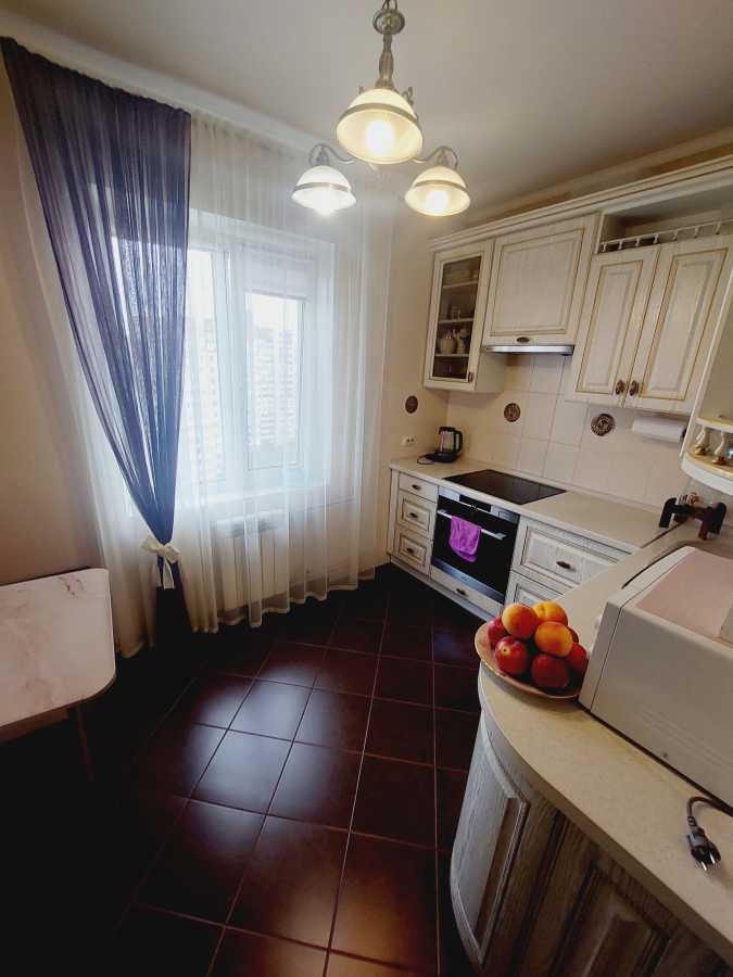 Продажа 2-комнатной квартиры 53 м², Ревуцкого ул., 18