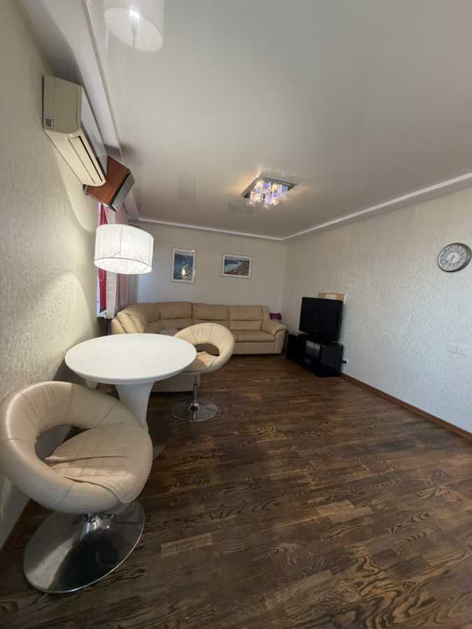 Оренда 4-кімнатної квартири 118 м², Бориспільська вул., 6