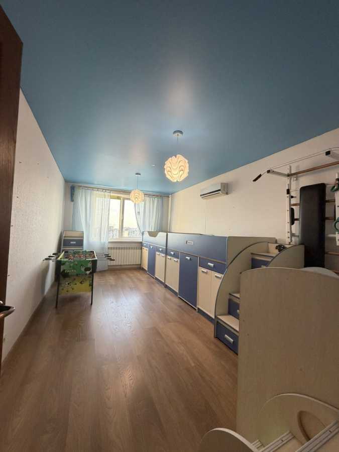 Оренда 4-кімнатної квартири 118 м², Бориспільська вул., 6