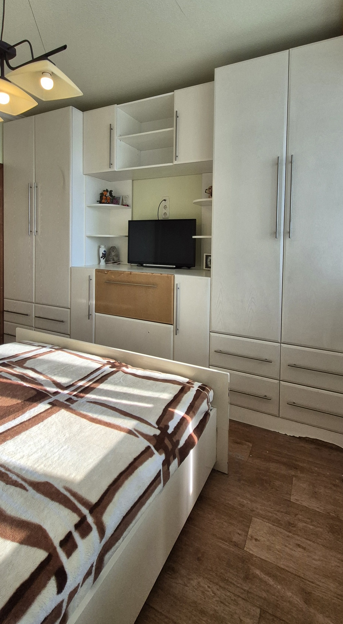 Продажа 4-комнатной квартиры 83 м², Людвига Свободы просп., 60