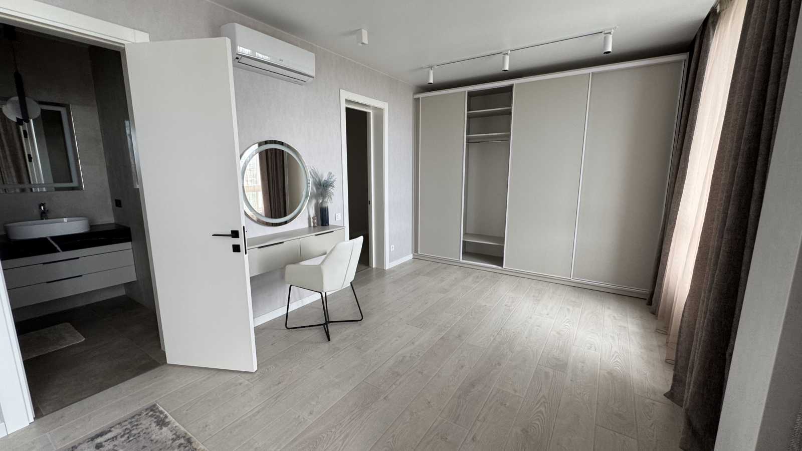 Продажа 2-комнатной квартиры 135 м², Михаила Бойчука ул., 41А