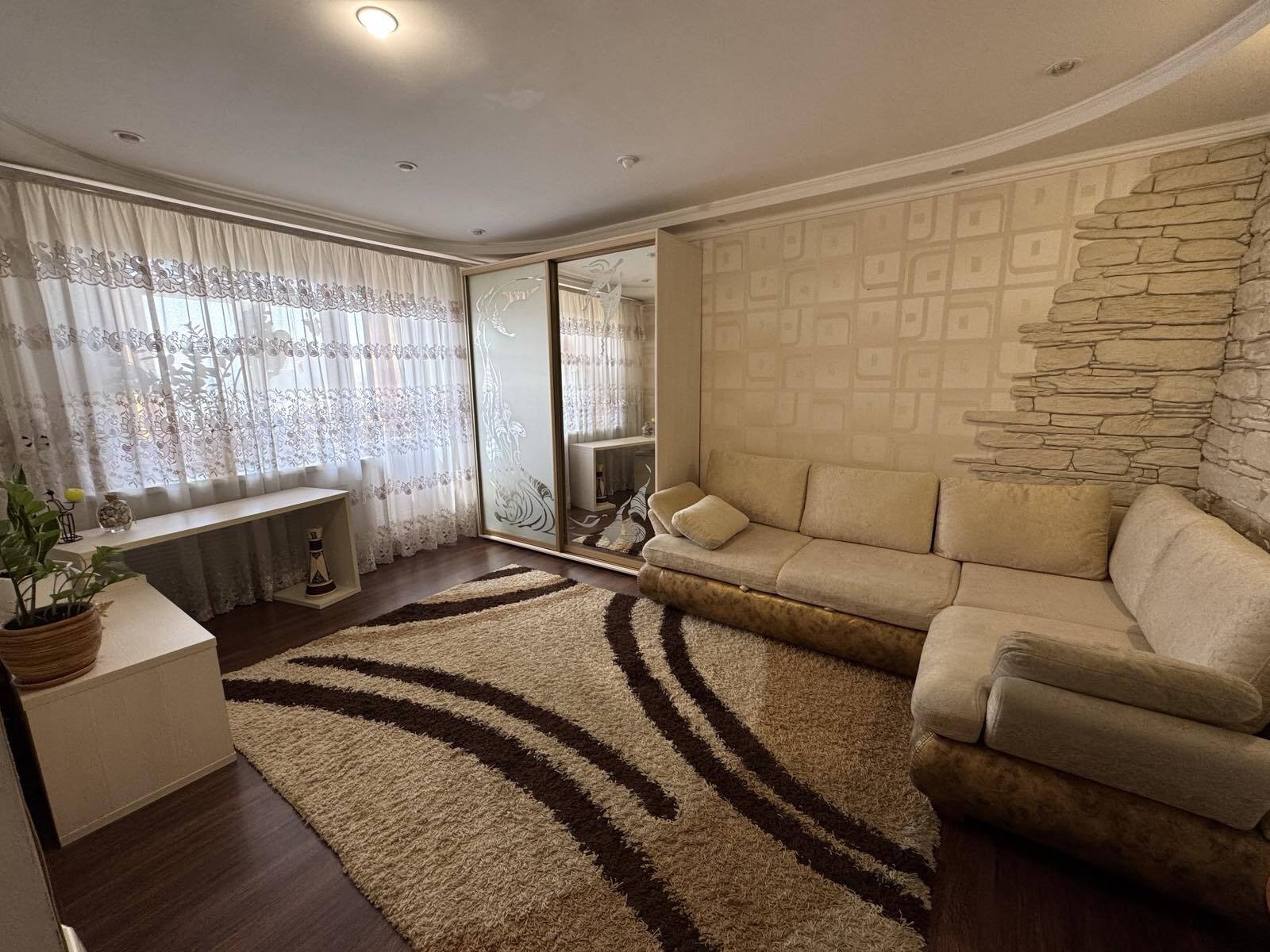 Продажа 2-комнатной квартиры 54 м², Юбилейный просп.