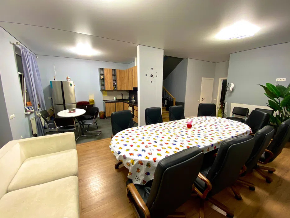 Оренда будинку 150 м², Євгена Харченко вул.