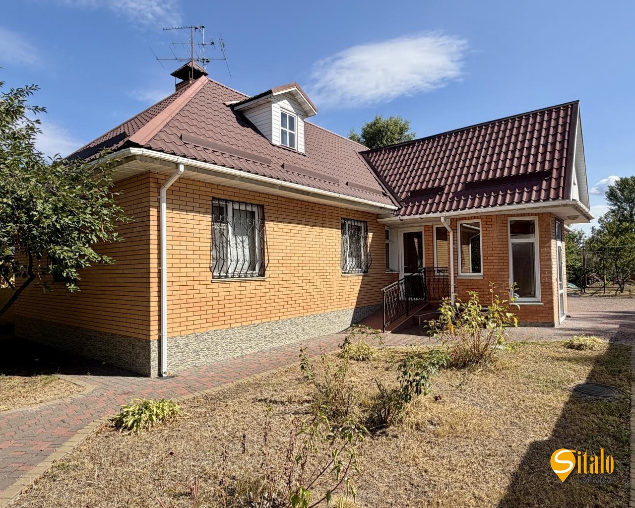 Продаж будинку 450 м²