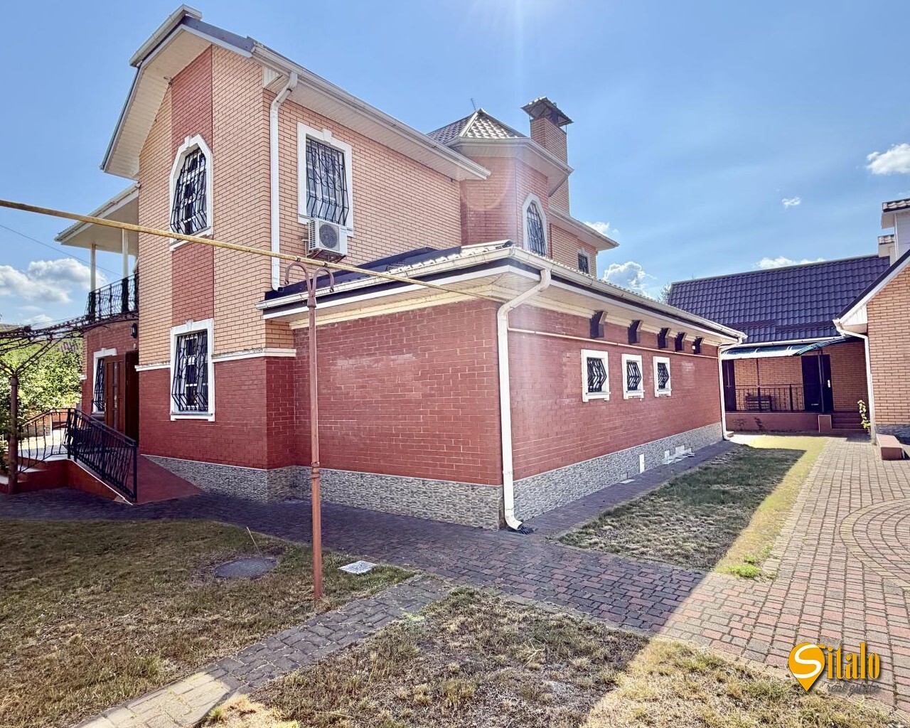 Продаж будинку 450 м²