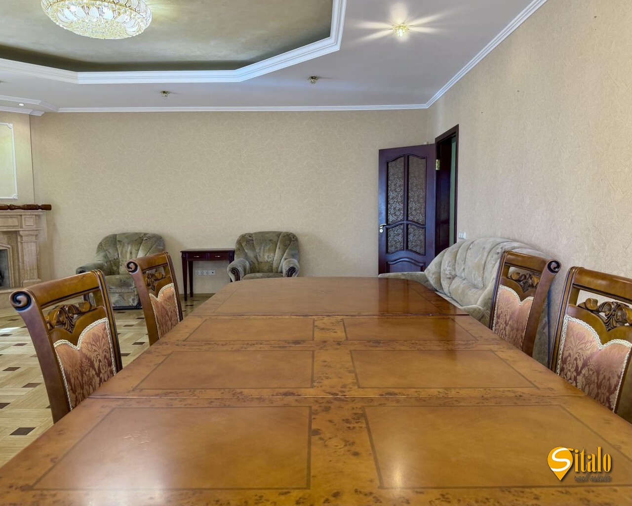Продаж будинку 450 м²
