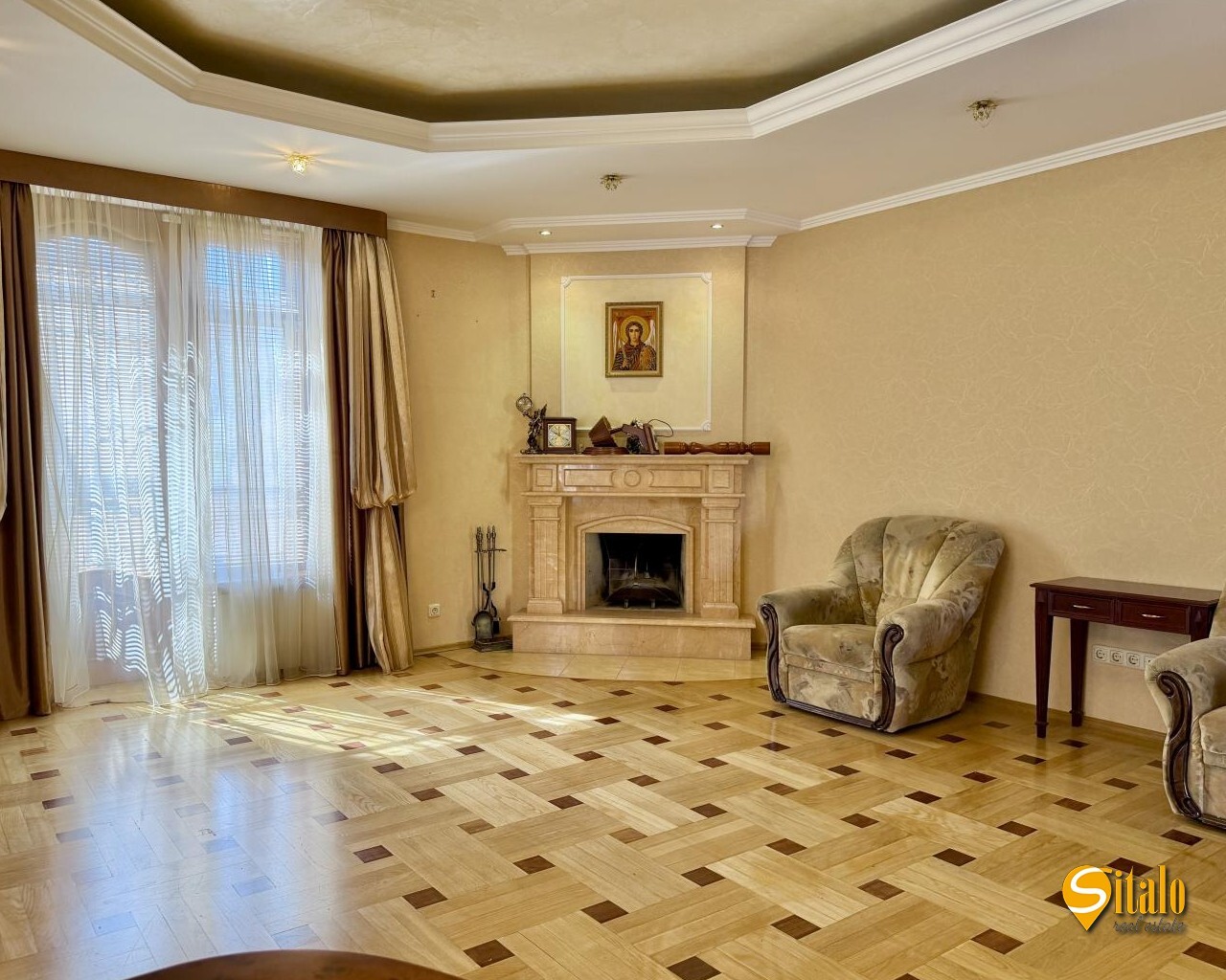 Продаж будинку 450 м²
