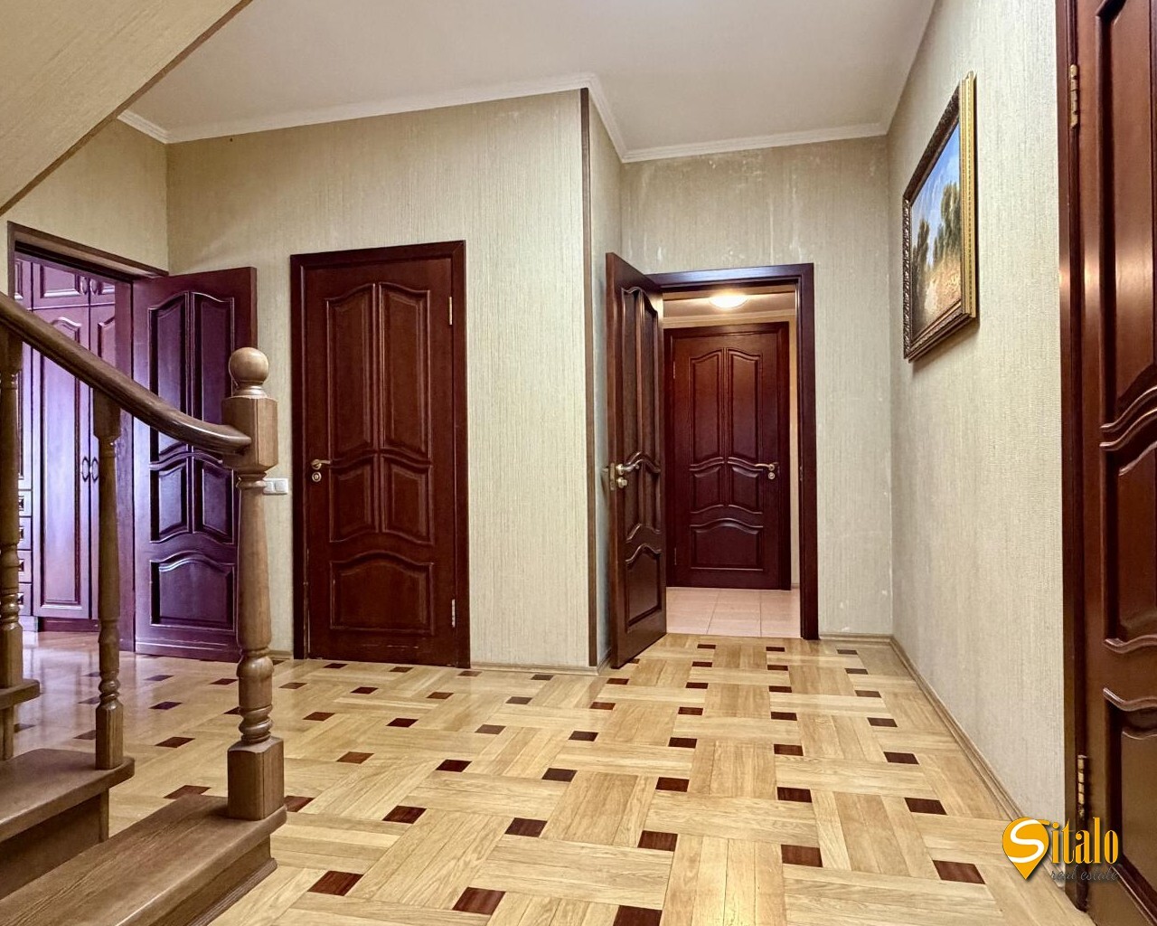 Продаж будинку 450 м²