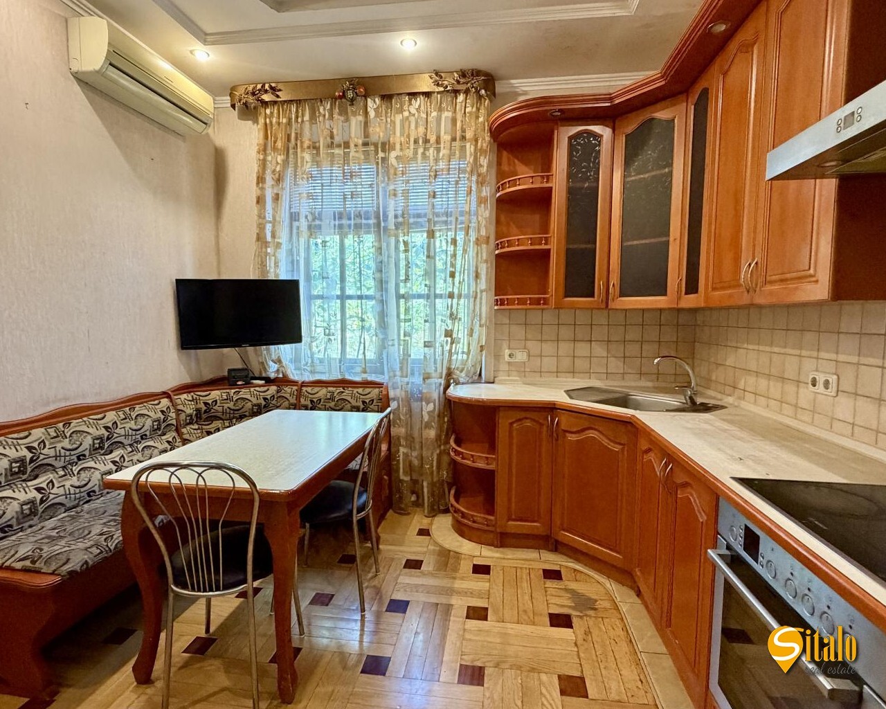 Продаж будинку 450 м²