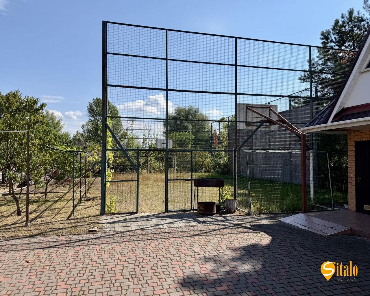 Продаж будинку 450 м²