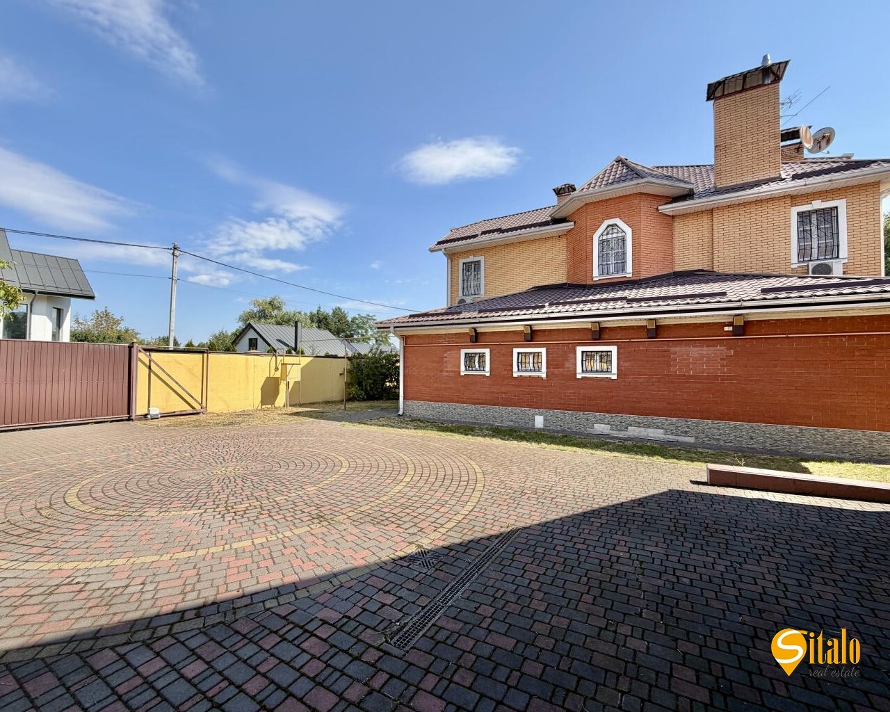 Продаж будинку 450 м²