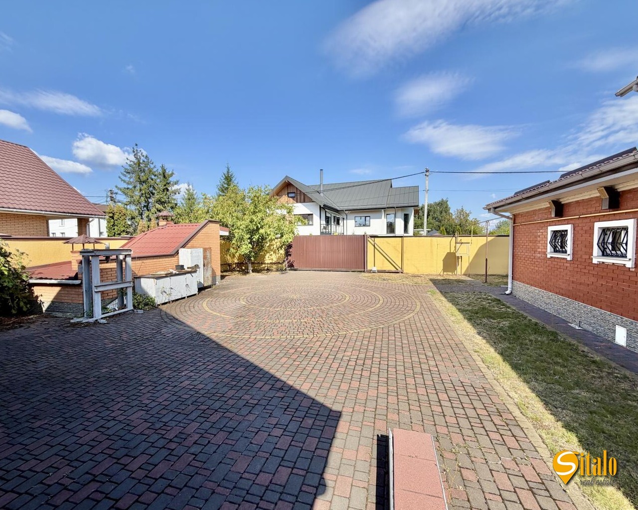 Продаж будинку 450 м²