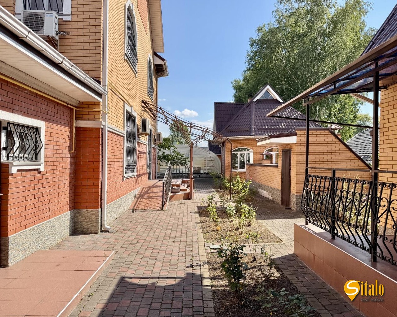 Продаж будинку 450 м²