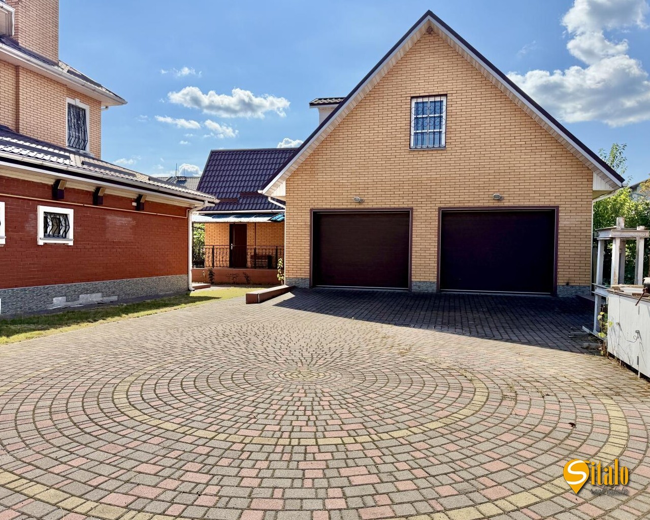 Продаж будинку 450 м²