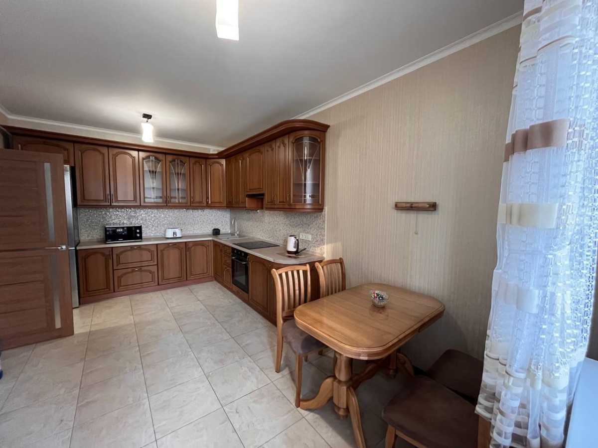 Оренда 2-кімнатної квартири 62 м², Ревуцького вул., 40В