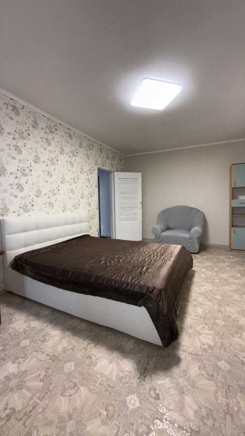 Оренда 2-кімнатної квартири 79 м², Мілютенка вул., 25