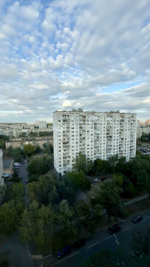 Оренда 2-кімнатної квартири 79 м², Мілютенка вул., 25