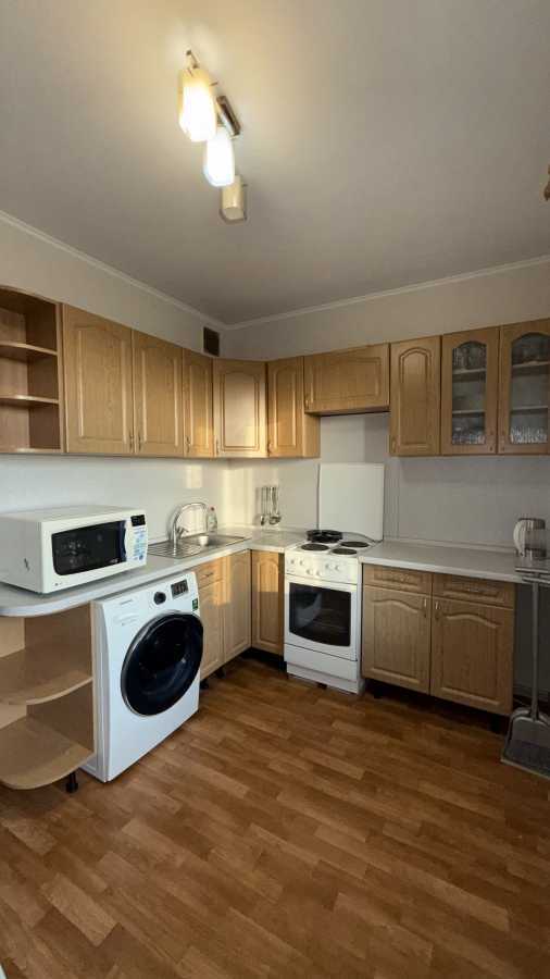 Оренда 2-кімнатної квартири 79 м², Мілютенка вул., 25