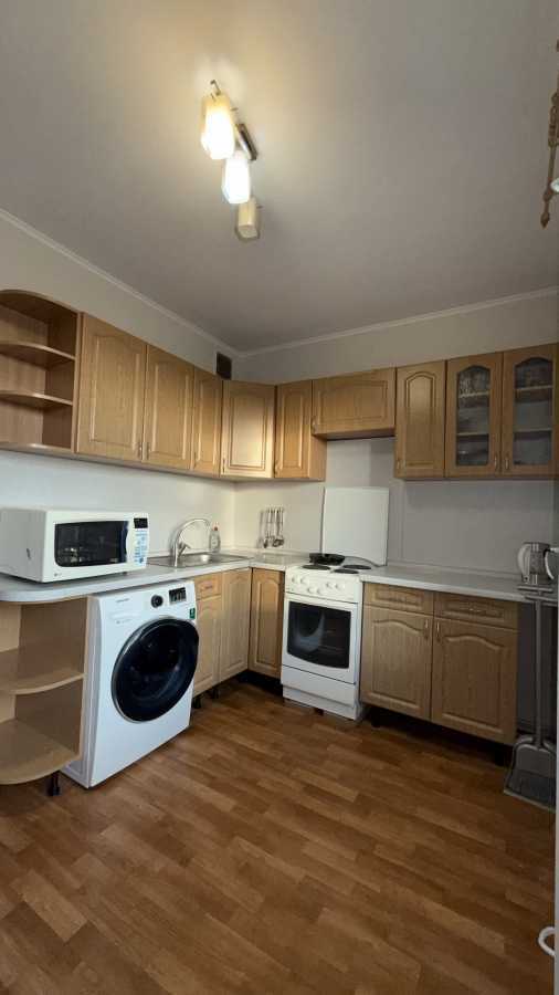 Оренда 2-кімнатної квартири 79 м², Мілютенка вул., 25