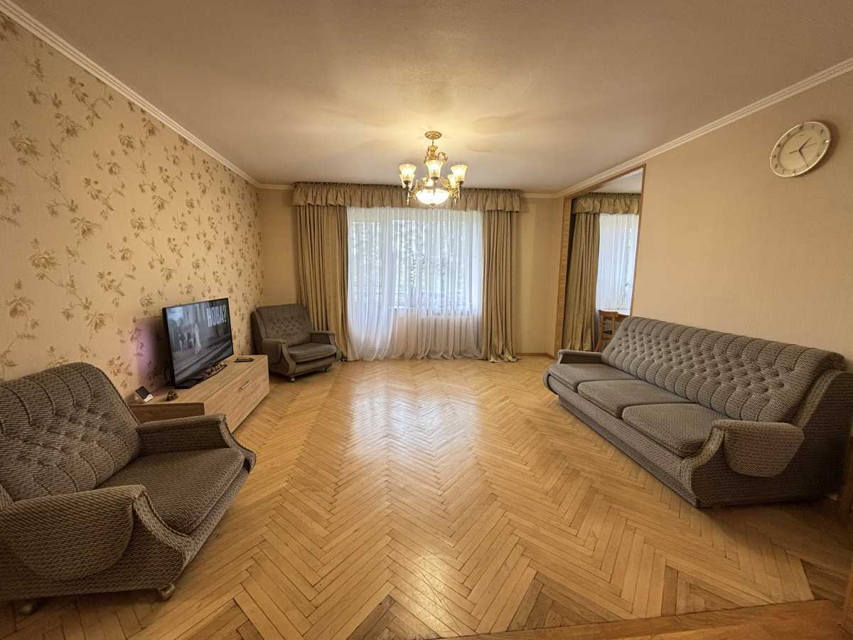 Продажа 3-комнатной квартиры 70 м², Юрия Литвинского ул., 84