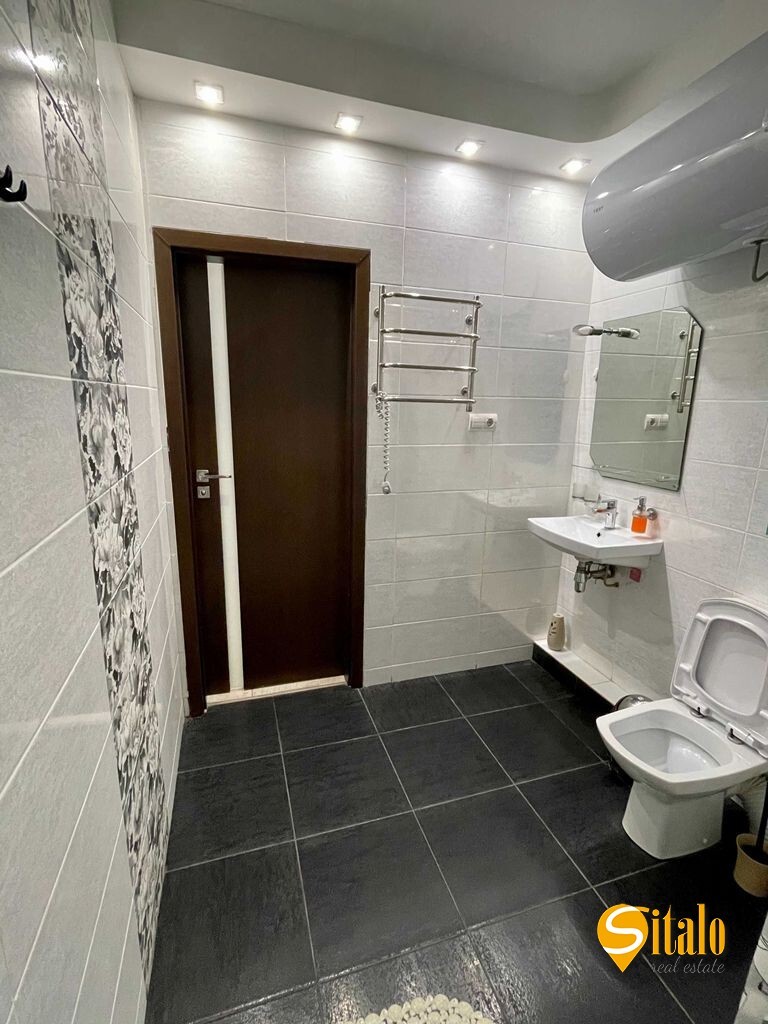 Продажа 2-комнатной квартиры 67 м², Драгоманова ул., 2А