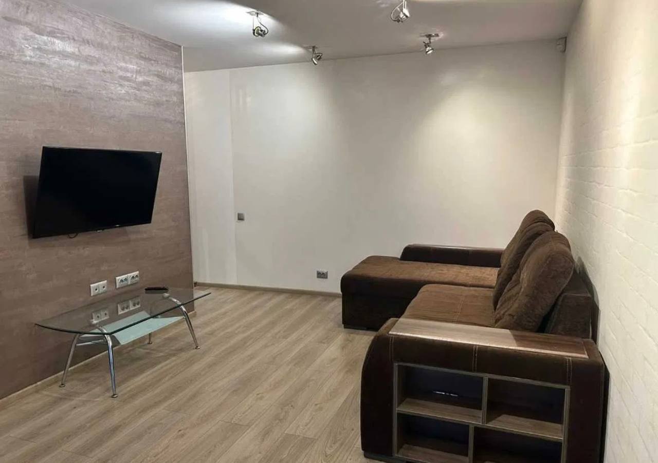 Продажа 2-комнатной квартиры 47 м², Александра Поля просп.