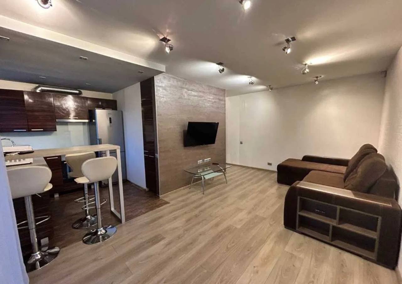 Продажа 2-комнатной квартиры 47 м², Александра Поля просп.