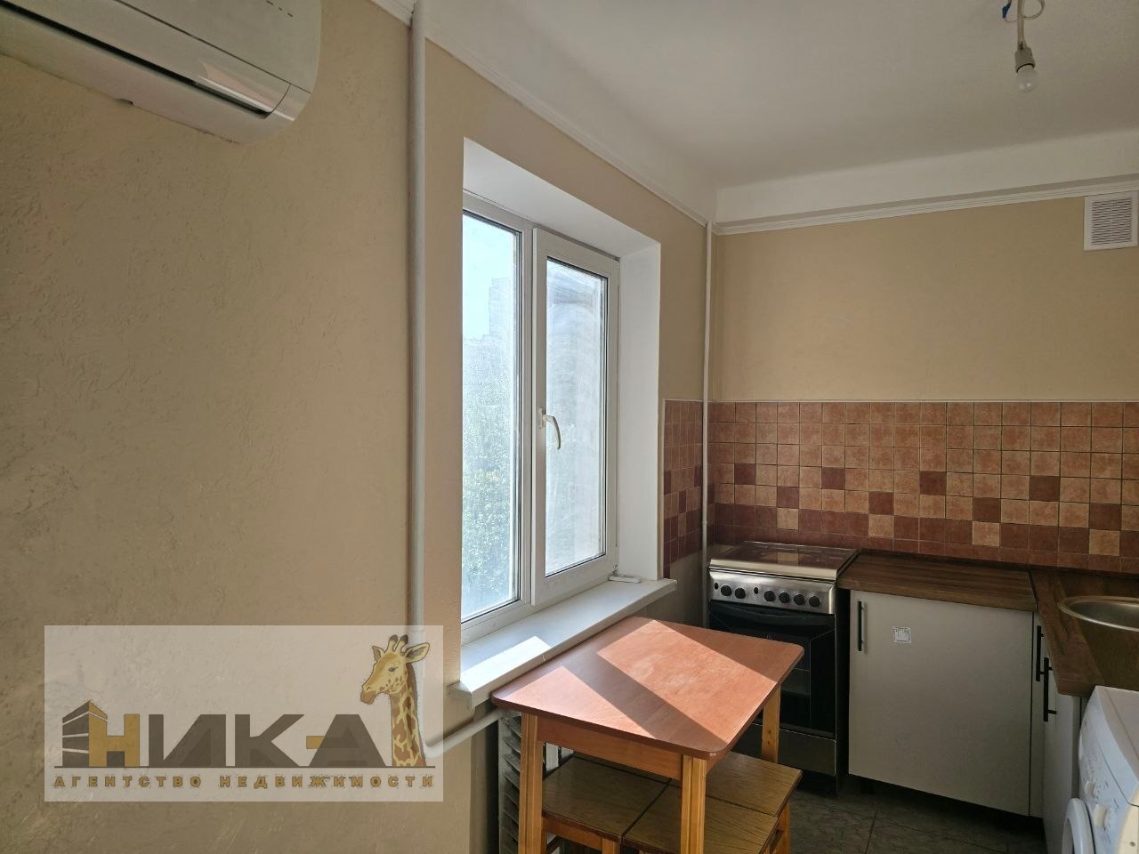 Продаж 2-кімнатної квартири 42 м², Лахтинська вул.