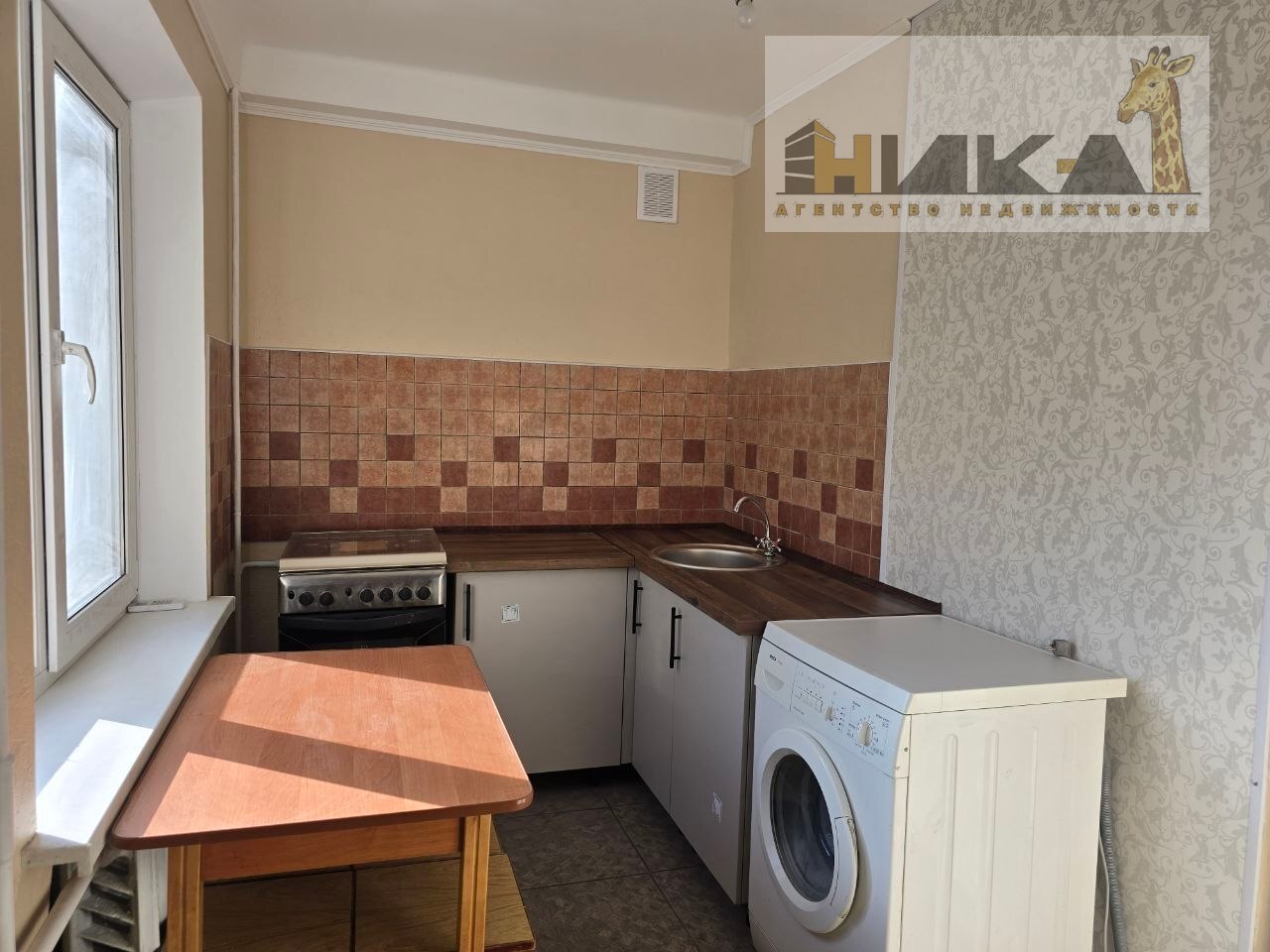 Продаж 2-кімнатної квартири 42 м², Лахтинська вул.