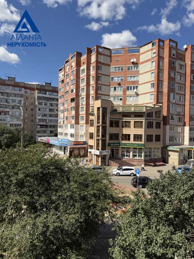 Продажа 3-комнатной квартиры 72 м², Кравчука ул., 26