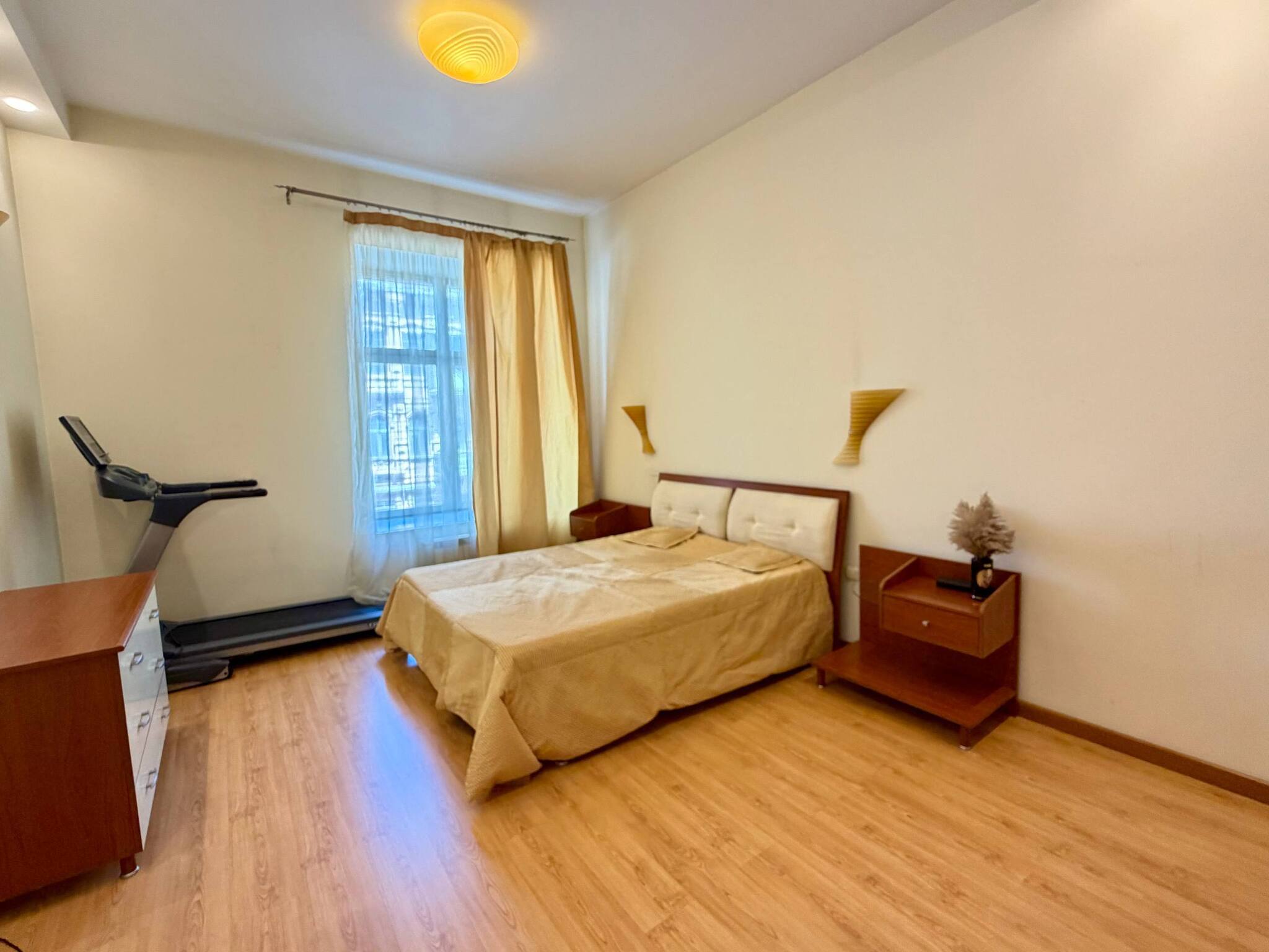 Аренда 4-комнатной квартиры 178 м², Староказацкая ул.