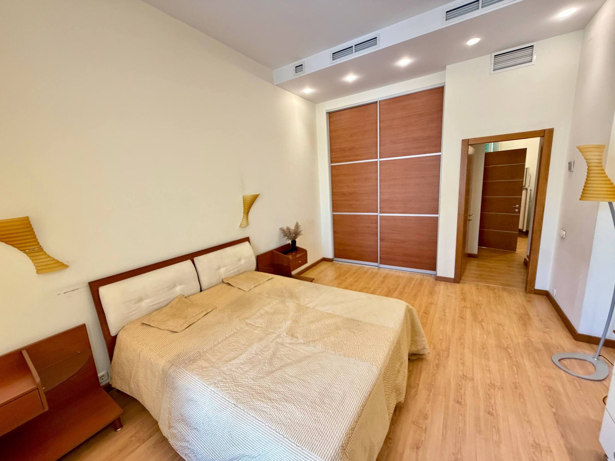Аренда 4-комнатной квартиры 178 м², Староказацкая ул.