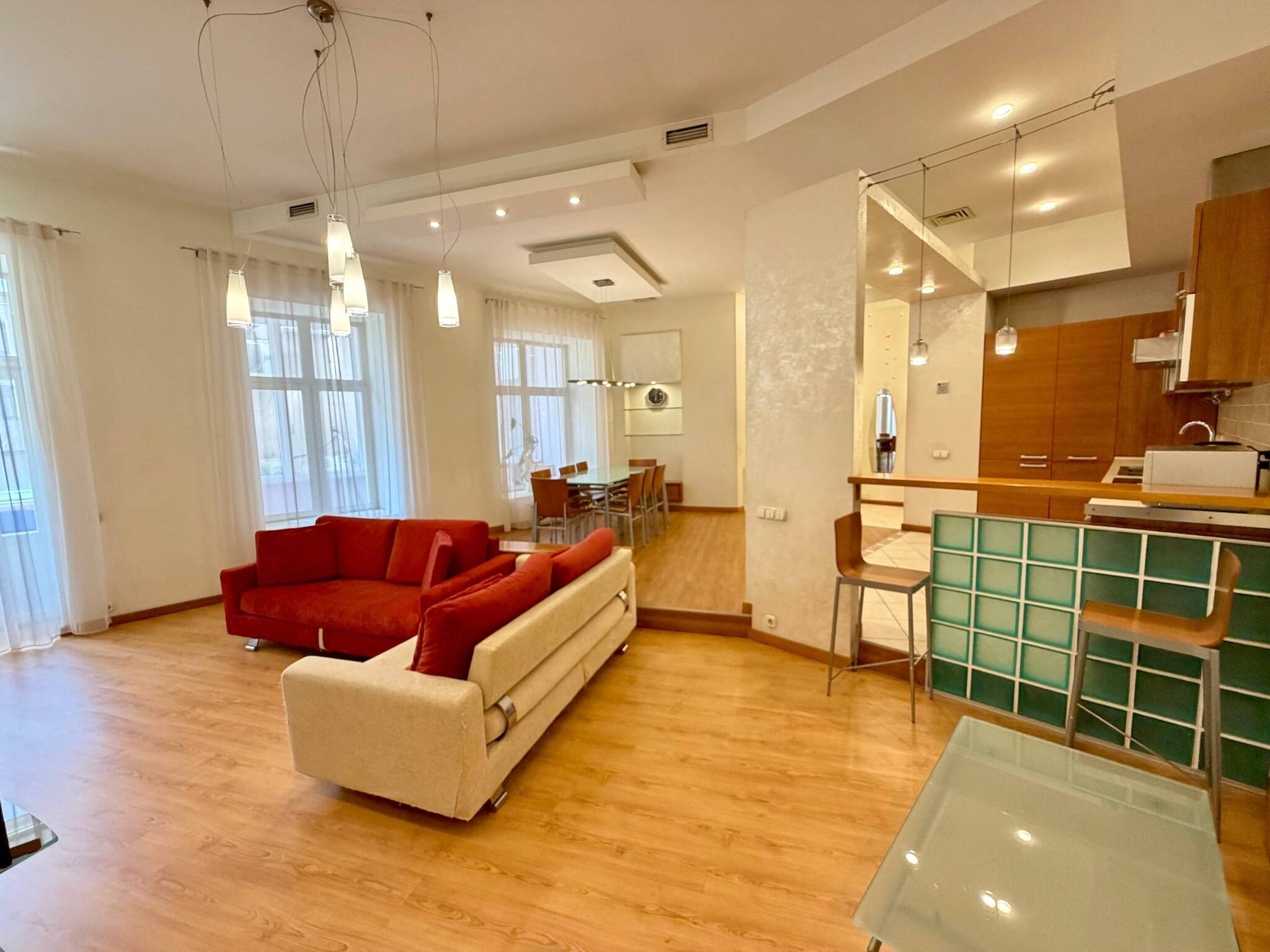 Аренда 4-комнатной квартиры 178 м², Староказацкая ул.