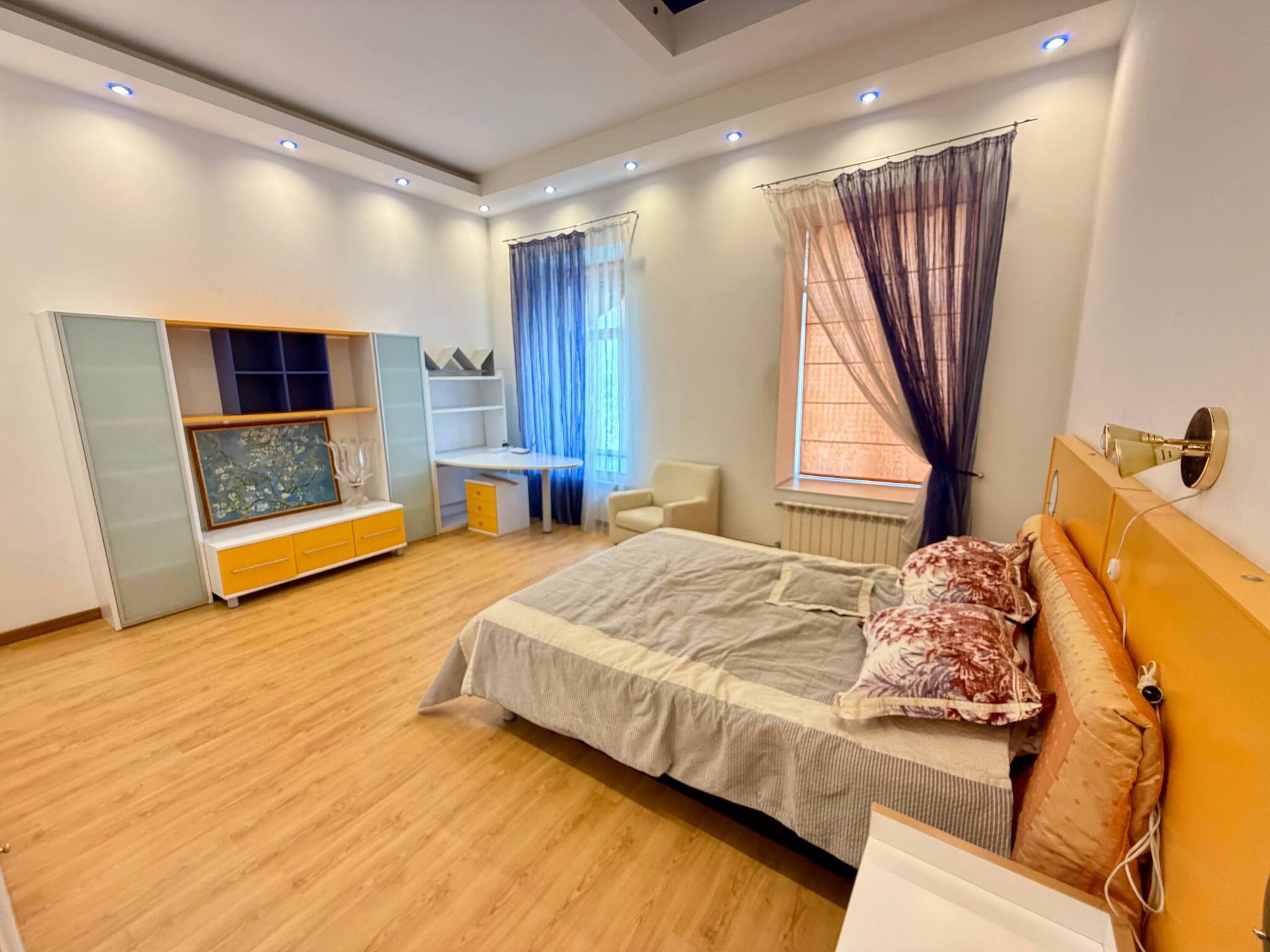 Аренда 4-комнатной квартиры 178 м², Староказацкая ул.
