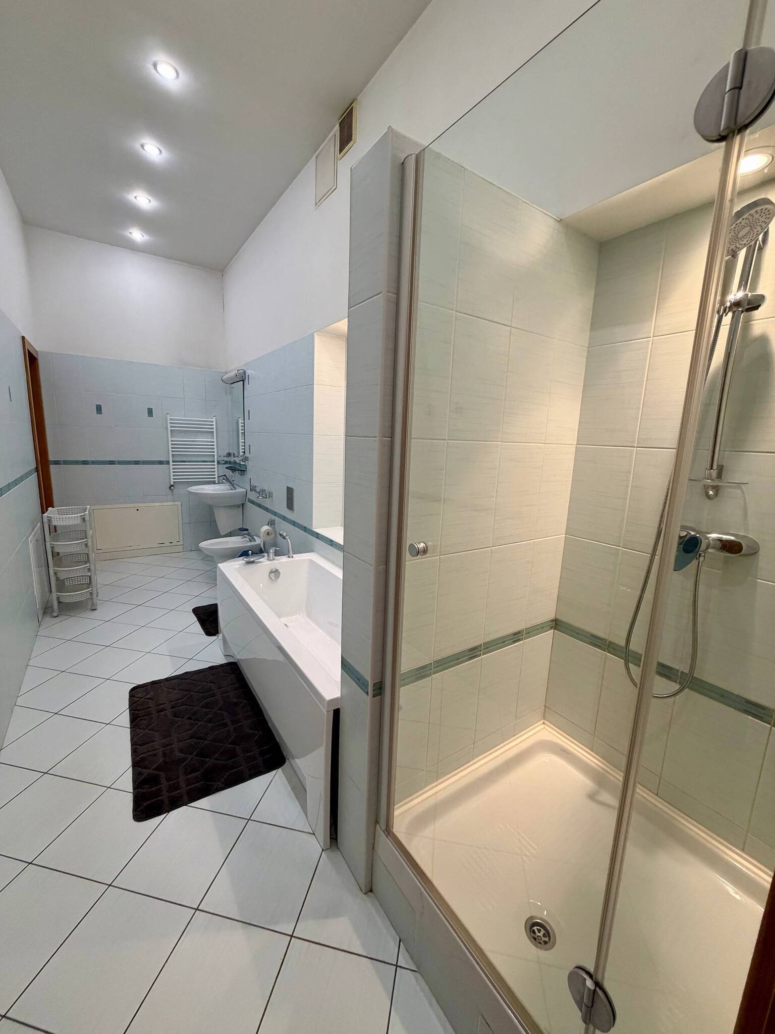 Аренда 4-комнатной квартиры 178 м², Староказацкая ул.