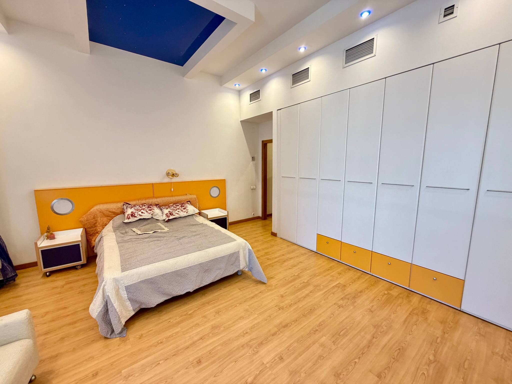 Аренда 4-комнатной квартиры 178 м², Староказацкая ул.