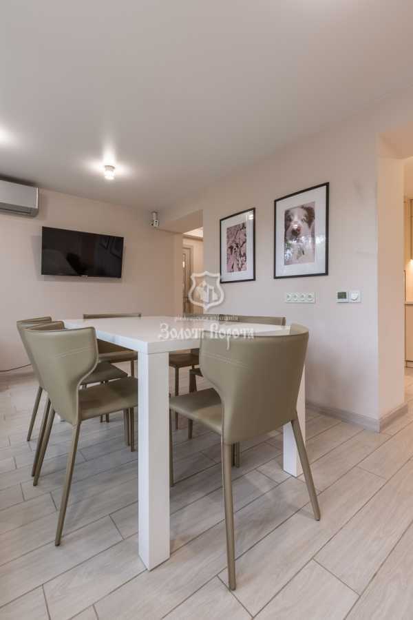 Продаж 2-кімнатної квартири 75.5 м², Березняківська вул., 14А