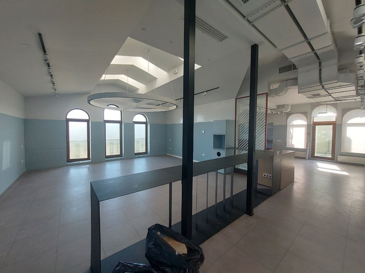 Оренда офісу в БЦ на Контрактовій площі  поруч з метро (470 м2, 521 м2)