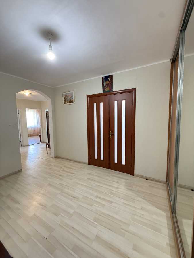 Продажа 3-комнатной квартиры 77 м², Азербайджанская ул., 16/2