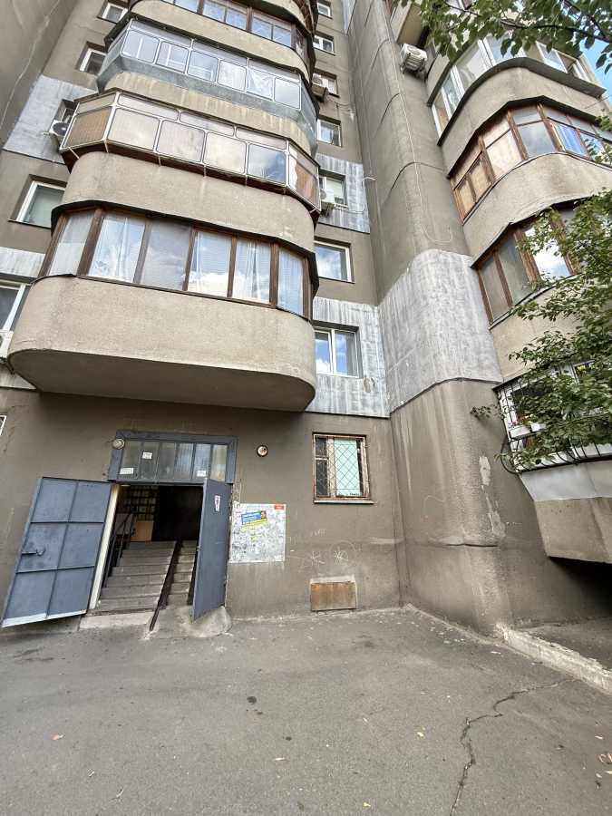 Продажа 3-комнатной квартиры 77 м², Азербайджанская ул., 16/2