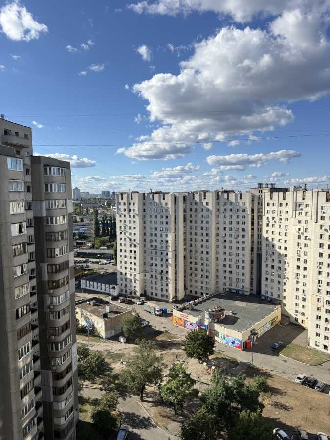 Продажа 3-комнатной квартиры 77 м², Азербайджанская ул., 16/2