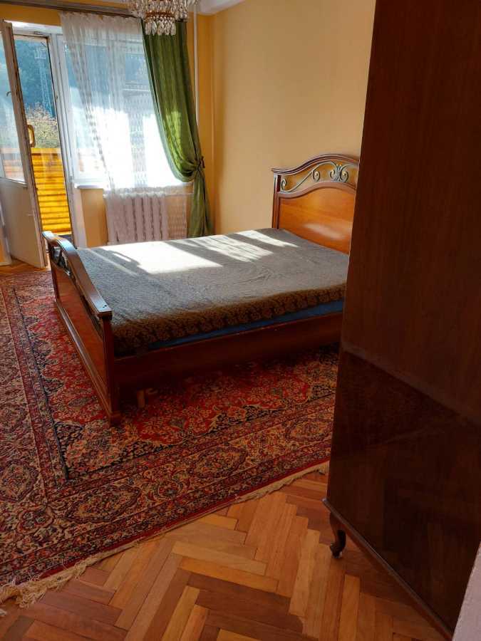 Продажа 3-комнатной квартиры 60 м², Кирилловская ул., 122/1