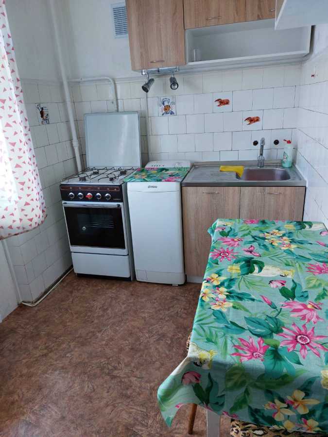 Продажа 3-комнатной квартиры 60 м², Кирилловская ул., 122/1