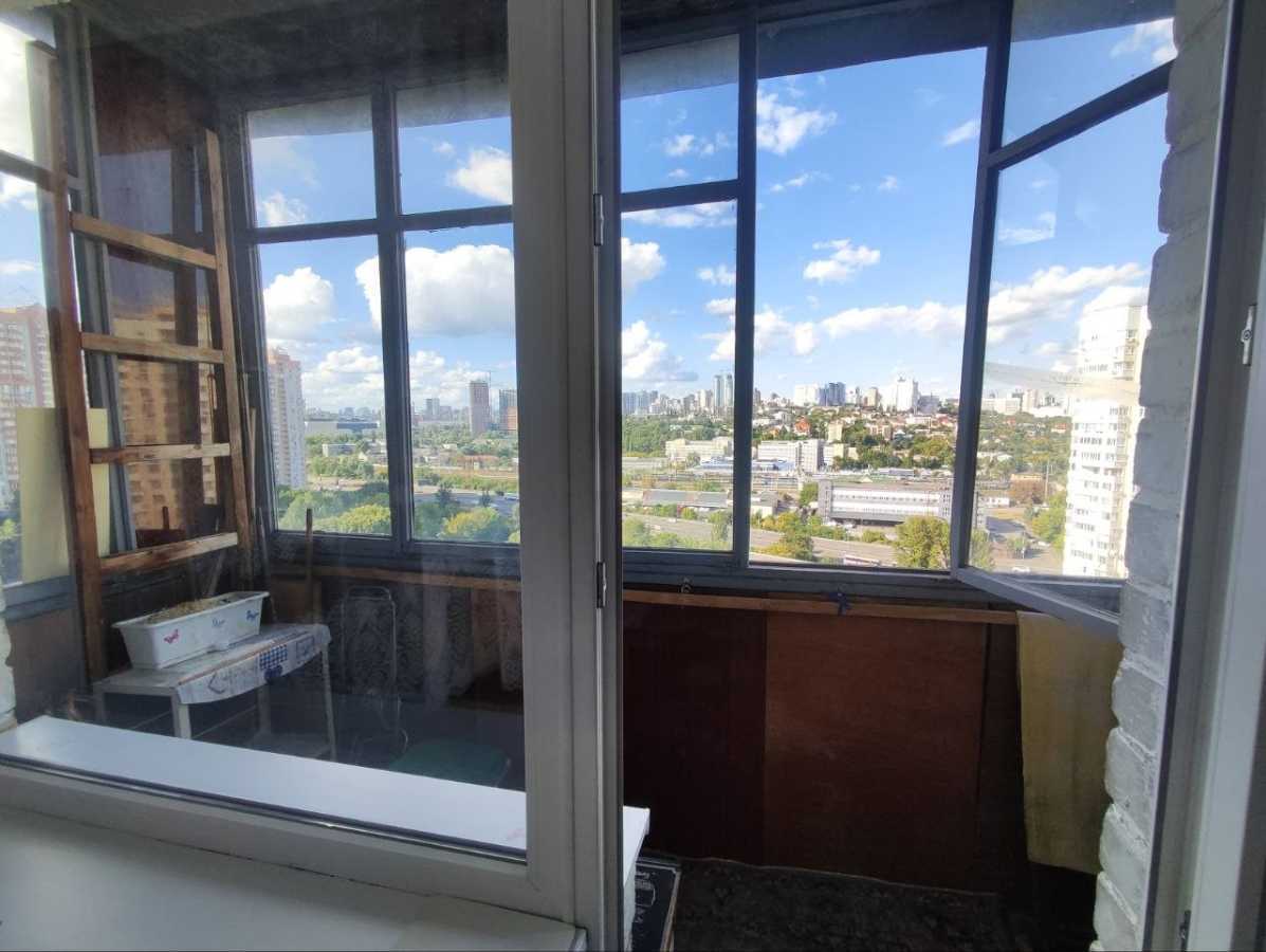 Продажа 3-комнатной квартиры 70 м², Феодосийская ул., 4