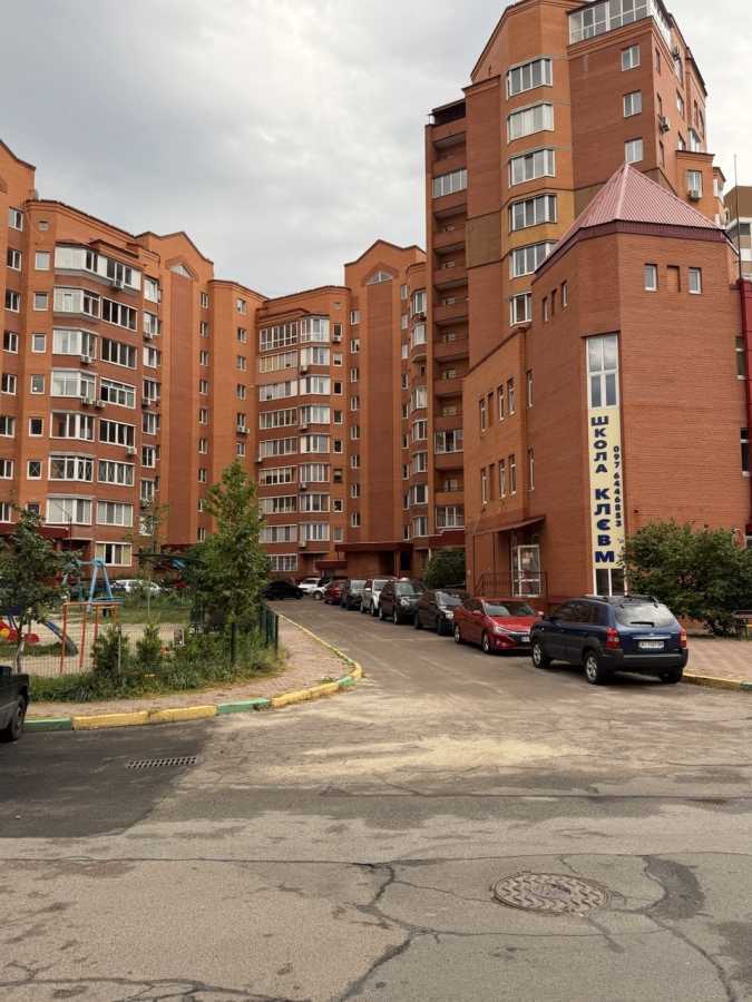 Продажа 2-комнатной квартиры 83 м², Машинобудівельників, 4Б