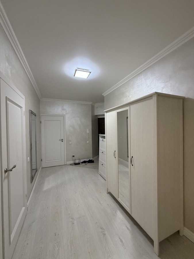 Продажа 2-комнатной квартиры 83 м², Машинобудівельників, 4Б