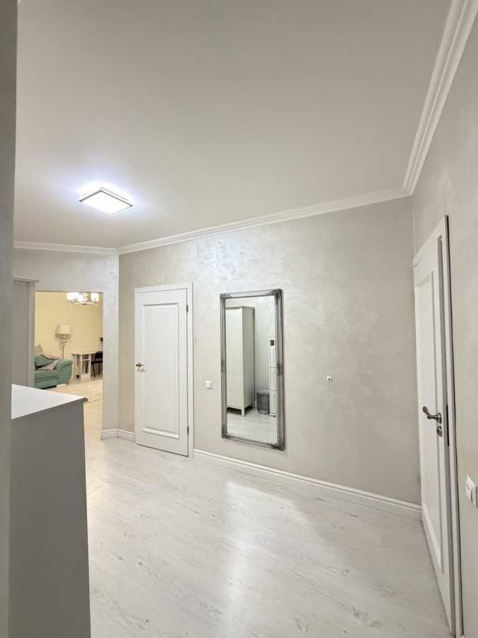 Продажа 2-комнатной квартиры 83 м², Машинобудівельників, 4Б