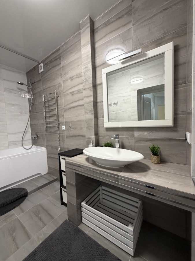 Продажа 2-комнатной квартиры 83 м², Машинобудівельників, 4Б