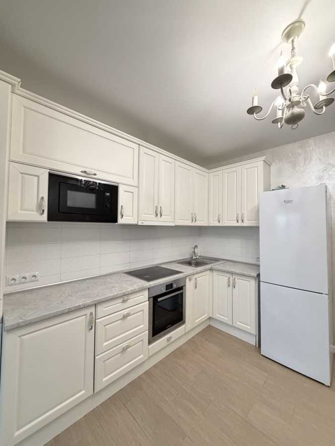 Продажа 2-комнатной квартиры 83 м², Машинобудівельників, 4Б